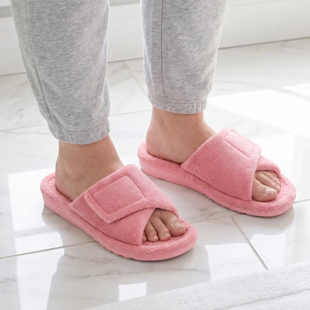 Cloud Slide Pink lifestyle